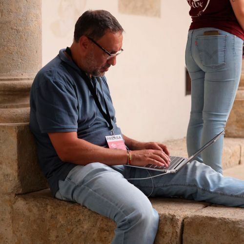 Vertical 01 de imagen + texto con botón Vertical 01 de imagen + texto con botón