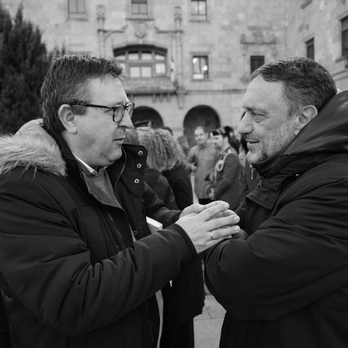 Vertical 02 de texto con botón + imagen Vertical 02 de texto con botón + imagen